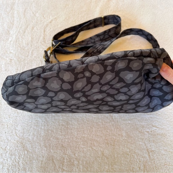 Travelon Gray Leopard Print Crossbody Bag Purse Anti Theft RFID Blocking Travel - Picture 3 of 10